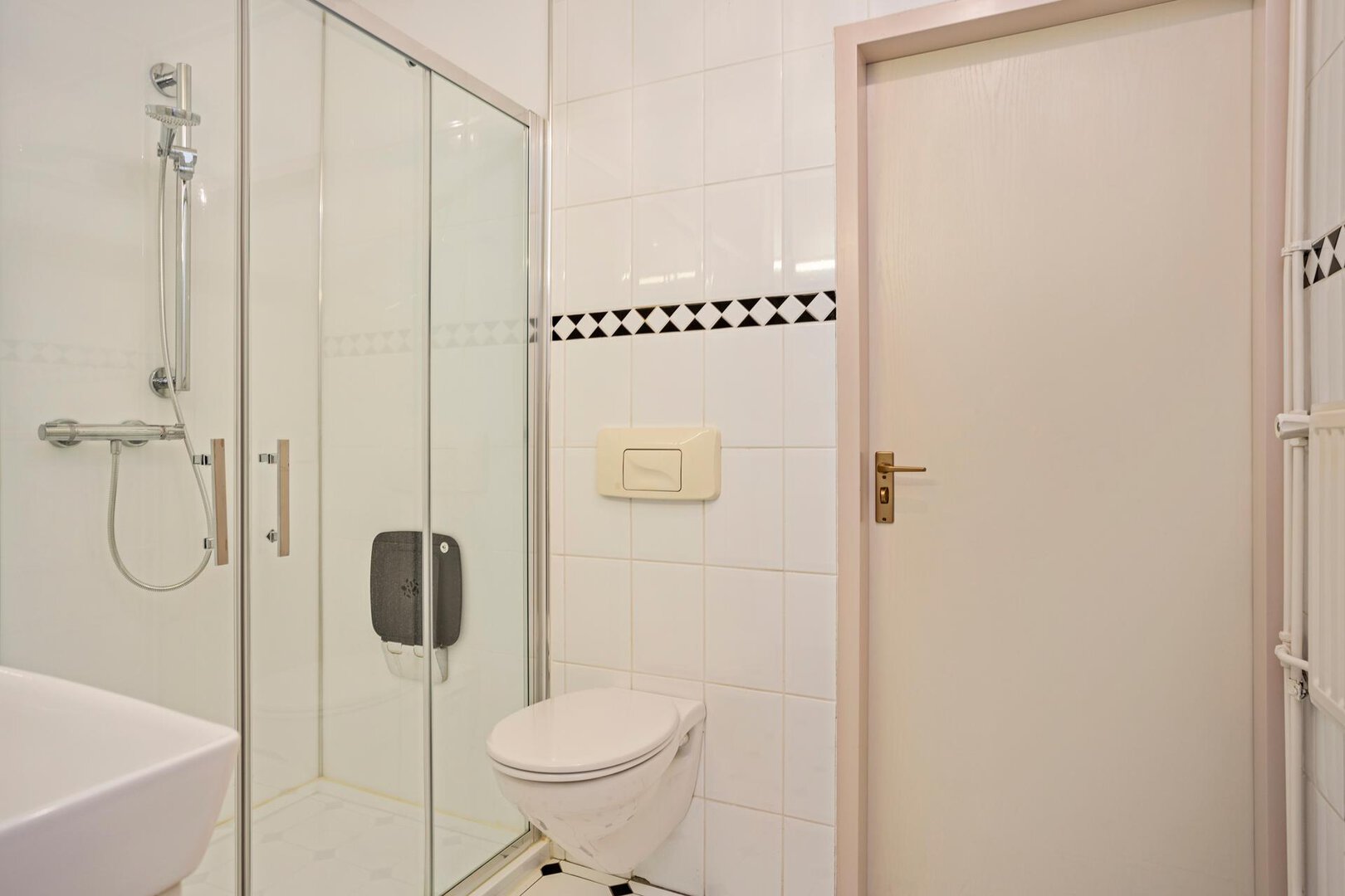 5301dae371450400a25bd70e28d7bd64.jpg